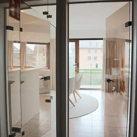 Bright & Airy Seaside Stay, Cleaning Included *