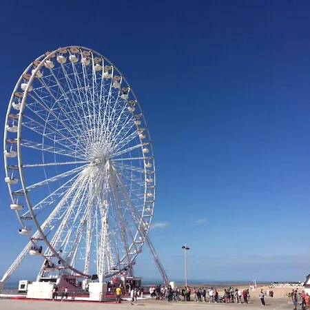 Bright & Airy Seaside Stay, Cleaning Included 아파트 *